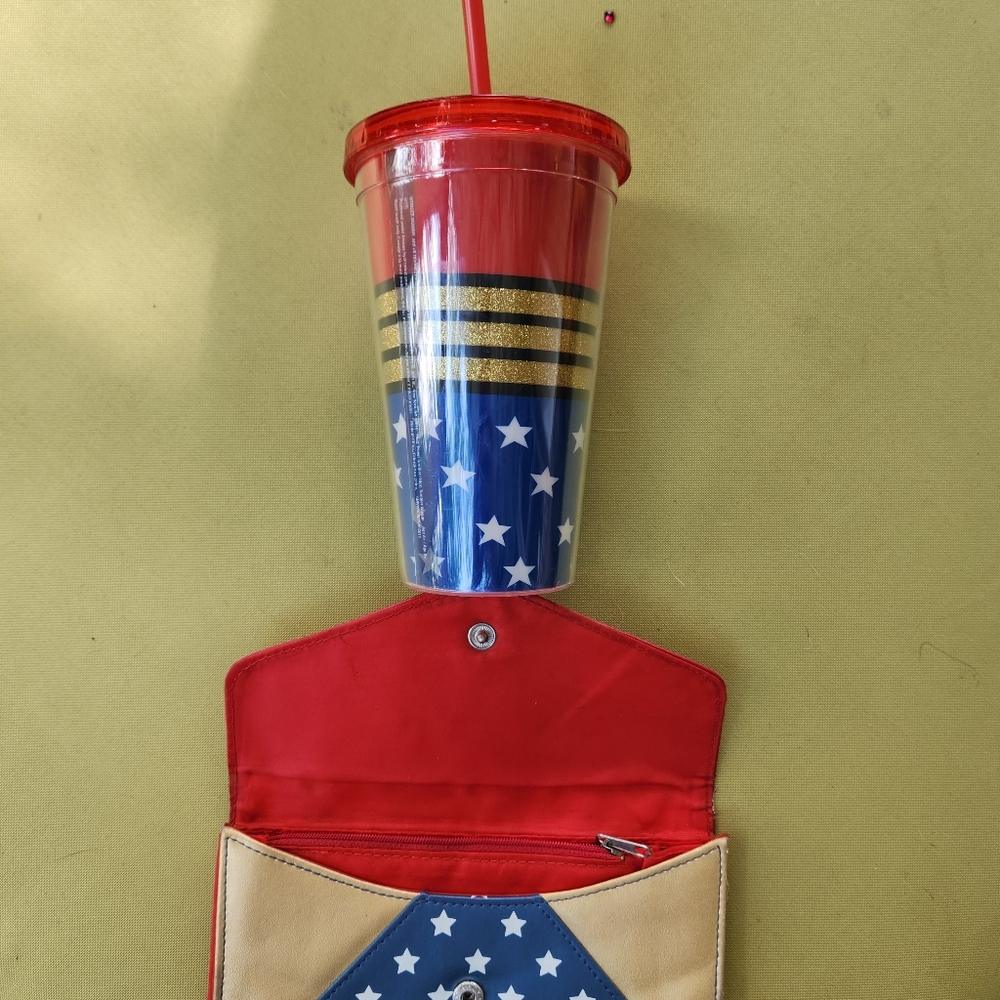 Wonder Woman Tumbler Cup & clutch